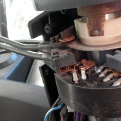 コラムスイッチの接点を磨く