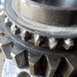 ハブとの勘合するラッチが欠けている