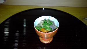 前菜は呉名物の鳥皮煮込み