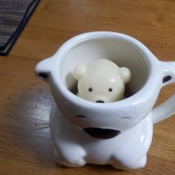 チョコをカップに入れる