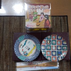 チョコクランチと、ARIAの九谷焼の皿とバターナイフ