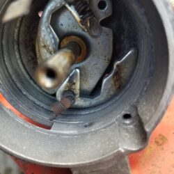 スプリングが壊れている。