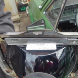 結局、ハイゼットのライトもCARELLOの取り付けステーを移植する