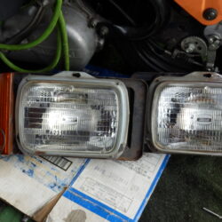 ハイゼットのヘッドライトをINNOCENTI 120SLのフレームについた