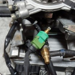 MINIのECUに吸気温センサーを付けてエラーを無くした 吸気温センサーをECUに取り付けた。