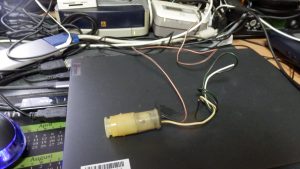 確認用に受けのコネクターを用意した。
