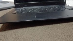 バッテリを交換したので、キーボードが浮き上がらなくなった。