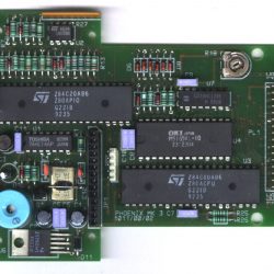 ACR4もZ80が使われている。下のZ84C00AB6がZ80AのCPUだ。