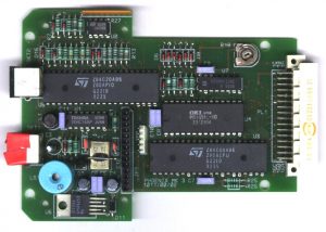 ACR4もZ80が使われている。下のZ84C00AB6がZ80AのCPUだ。