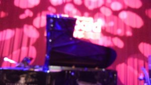 今回はピアノとベースでの演奏になる。