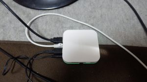 uBOX8でADB接続するのはUSB0は、集合している側のコネクターのほうなので端末との接続は必ずこちら側から実施。