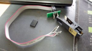 CH341Bの付属のクリップを切り出して変換ケーブルの作成を始めた。