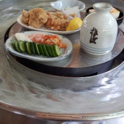 家族単位で、そうめんを流してくれる