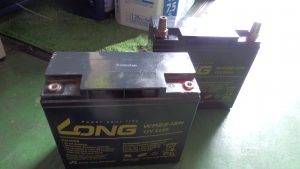INNOCENTI120SLのバッテリを過放電させてしまったので、膨らんでいることに気が付いた。
