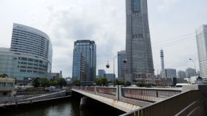 R桜木町駅前と新港地区の運河パークを結ぶYOKOHAMA AIR CABIN