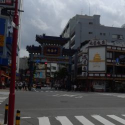 みなとみらい線の出口のすぐは、中華街の東門