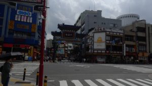 みなとみらい線の出口のすぐは、中華街の東門