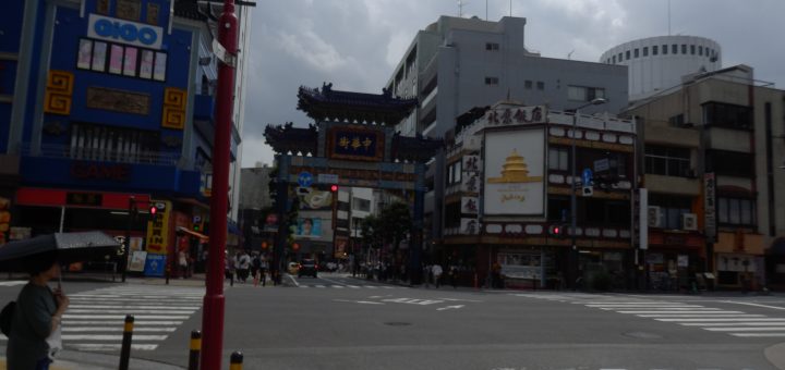 みなとみらい線の出口のすぐは、中華街の東門