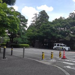 多磨霊園正門