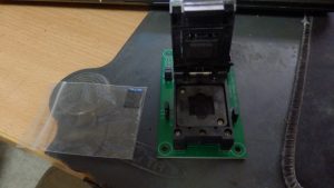 Precise eMMC153/169 Test Stand for Accurate Data TransferとKioxiaの64GB eMMCメモリー