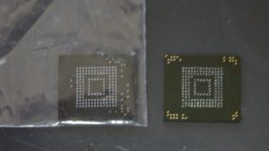 交換したeMMCと、バックアップのkingstoneのeMMC