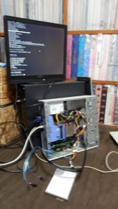 今回選んだのは、3.5インチのHDDがいっぱい入って安いサーバー。