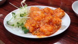 エビチリは結構スパイシー。
