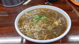 あと、酸辣湯麺（スーラータンメン）を頼んだ。