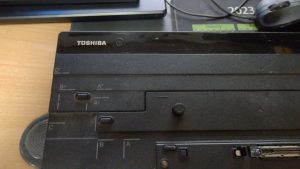 ポートリプリケーターによる電源SW