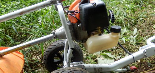 草刈り機のフレームが折れた