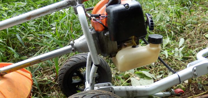 草刈り機のフレームが折れた