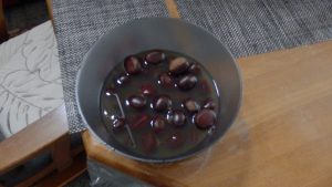 利平栗を煮ている