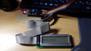 やっぱり、一筋縄にはいかず、8文字しか表示しない。