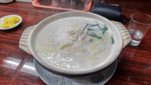 寒いので煮込みラーメンにした