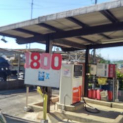 今年の灯油を箱根ヶ崎の高橋商事から購入したけど1800円だった。 18リットルで1800円リッター100円になってしまった。