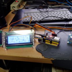 今回は、20文字X4文字のLCDとOLEDとロータリーエンコーダーの組み合わせでSPI MONITORを作成した。