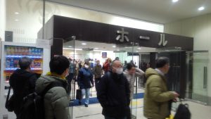かなり人が多い。