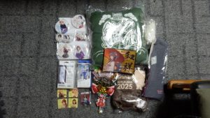 今回買った戦利品。出島物販がほとんど買えなかったので、夜戦で買う羽目になったけど、欲しかった熊手が買えたかえたので良かった。