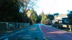 梅ヶ谷峠に向かう道