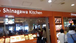 2Fにはフードコートがあり、ラーメン、カレー、ピザが食べられる