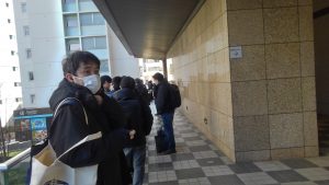 今回は一時間遅かったため、9時半くらいで合ったけど、比較的前だった
