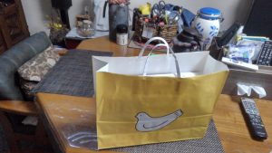 東京駅の大丸で鳩サブレを買っておいた
