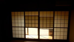 新しい人を迎えるに会って、障子が黄ばんでいるので張替をお願いする。