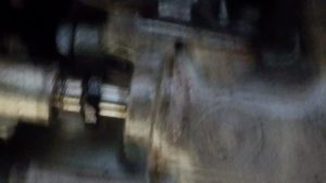5速にいれてロッドを引き出すとオイルシールが外れてしまう。