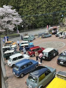 日の出をベースにして入りオーナーズクラブのRISERUNが肝要の里でミーティングをしていた。