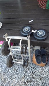 パンクは2本で、タイヤを交換しなくてはならない。