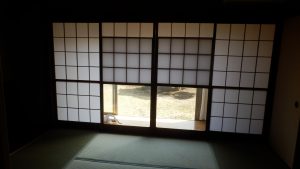 雪見障子の取り換えも完了。黄ばみが取れた