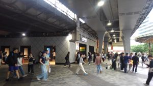銀座に行くのは有楽町から