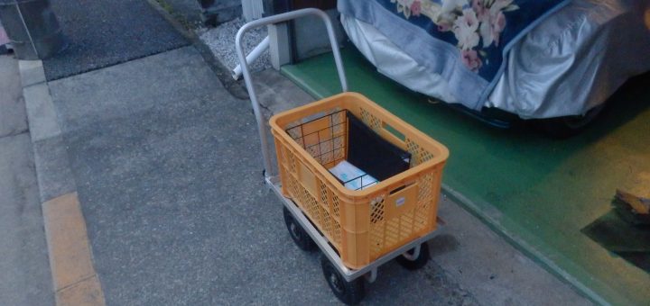 なんで農業用台車かというと、収集コンテナとぴったりサイズだからだ。