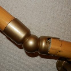 割れた手すりの接続金具